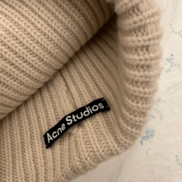 acne studios small face logo beanie cream color - Oatmeal melange lightly worn, - Picture 2 of 3